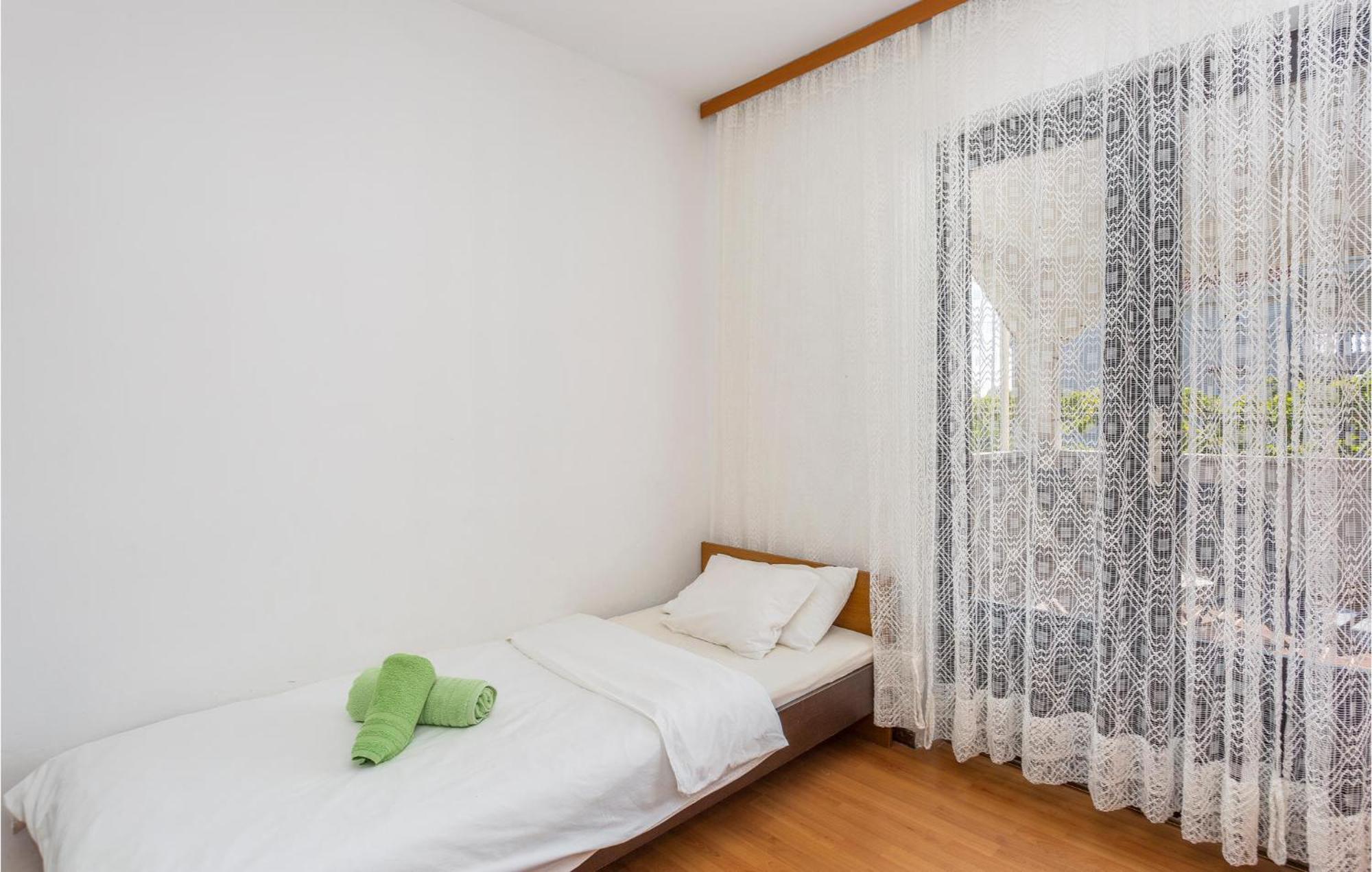 Gorgeous Apartment In Pinezici With Kitchen Kültér fotó
