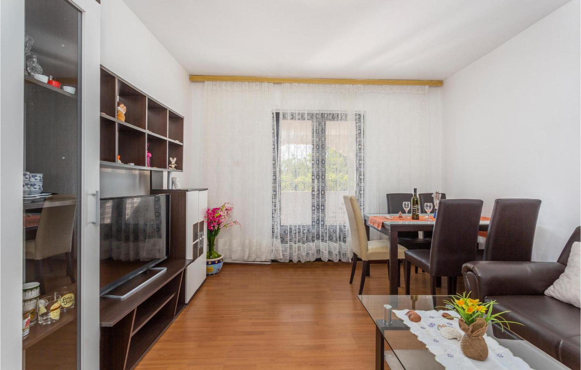 Gorgeous Apartment In Pinezici With Kitchen Kültér fotó