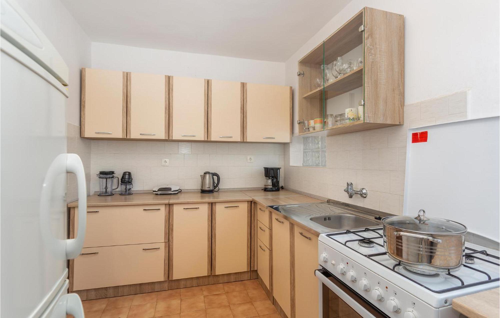 Gorgeous Apartment In Pinezici With Kitchen Kültér fotó
