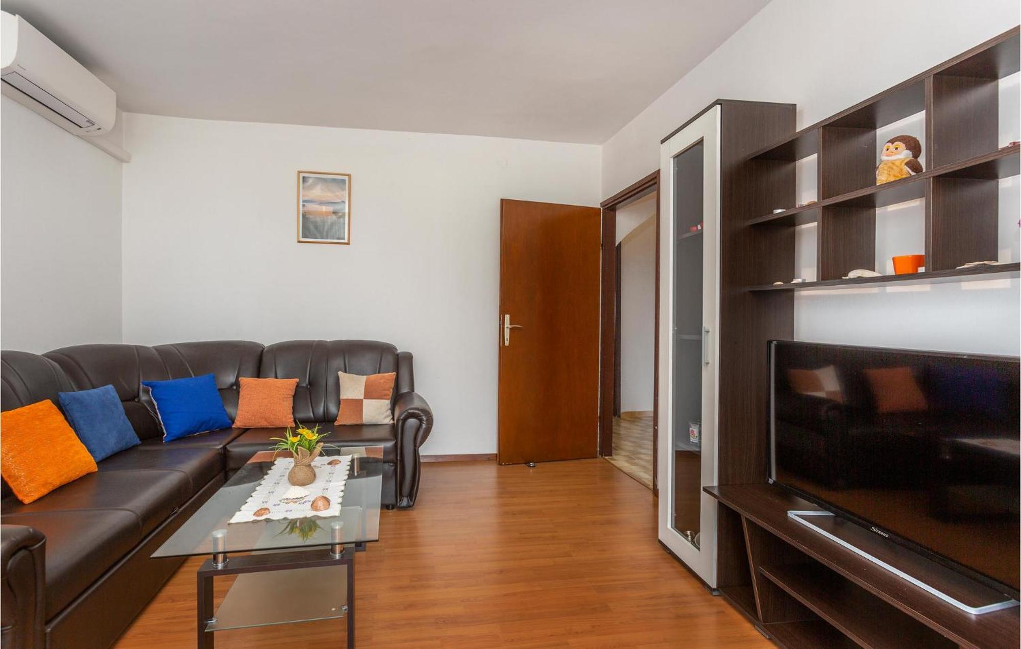 Gorgeous Apartment In Pinezici With Kitchen Kültér fotó
